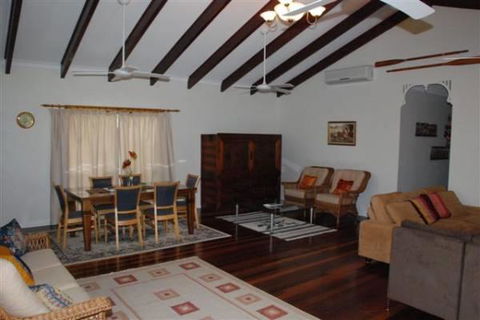 Appian Beach House - Accommodation Broadbeach 2