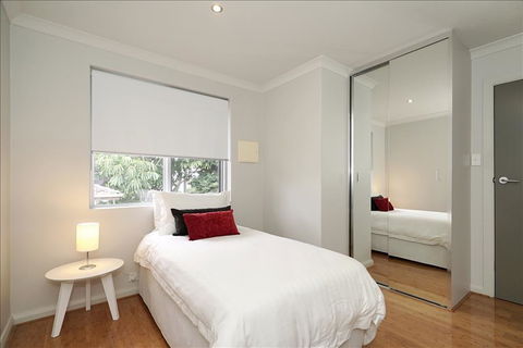 Applecross Riverside Apt - Accommodation Broadbeach 0