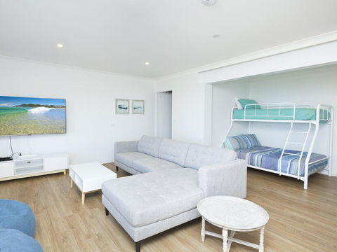 Aqua Palm With Sweeping One Mile Views - Accommodation Broadbeach 2