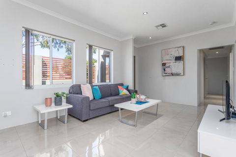 Ardross Short Stays - Accommodation Broadbeach 3
