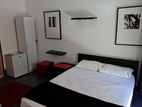 Arrival Lodge Bed & Breakfast - Accommodation Broadbeach 2