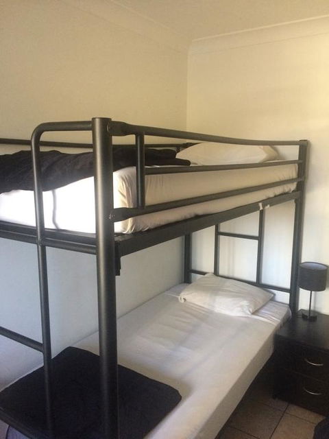Arrival Lodge Bed & Breakfast - Accommodation Broadbeach 1