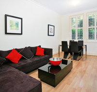 Art Deco in the Cul-de-Sac - Spacious Executive 1BR Potts Point Apartment in Quiet Cul-de-Sac - Accommodation Broadbeach