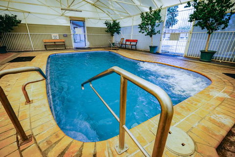 Artesian Spa Motel - Accommodation Broadbeach 2