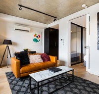 Artsy Apartment CBD City Views and Balcony - Accommodation Broadbeach