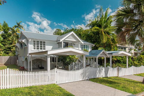 Malawi House - Accommodation Broadbeach 0