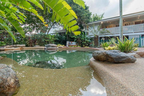 Malawi House - Accommodation Broadbeach 1