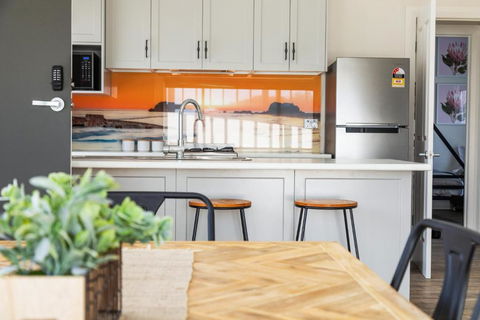 Luxury Apartments And Motel Rooms - Free Wifi - Close To Beach - Accommodation Broadbeach 2