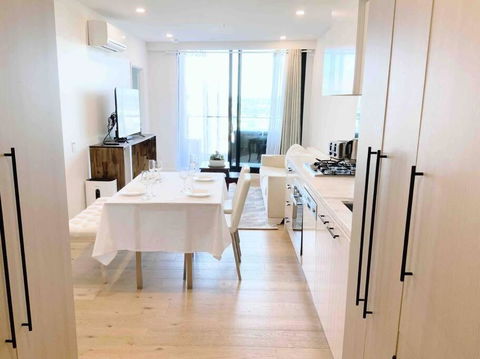 M-city Apartment - Executive Twin King Ensuites - Fully Equipped - Free Parking, Fast Wifi, Smart TV, Netflix, Complementary Drinks & Amenities - M-city Shopping Centre Clayton 3168 - Accommodation Broadbeach 0