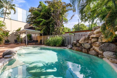 Mai At Coral Horizons: A Relaxed Beach Retreat - Accommodation Broadbeach 2