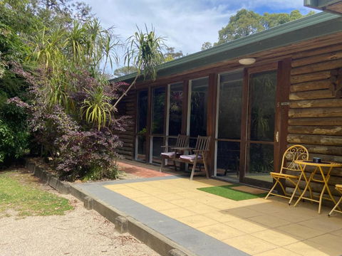 Mallacoota Log Cabins - Accommodation Broadbeach 3