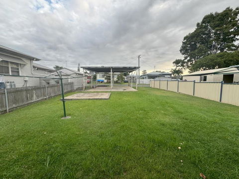 Massive 3 Bedroom Home With Backyard - Accommodation Broadbeach 2