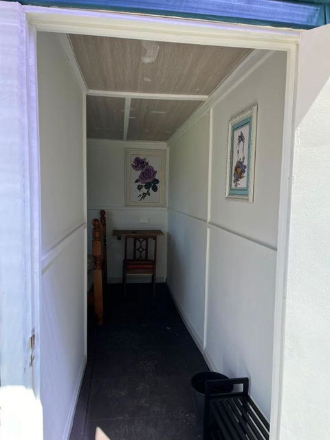 Master Bedroom Opposite To Deakin University - Accommodation Broadbeach 3