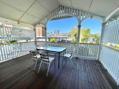Minto Accommodation Brisbane - Accommodation Broadbeach 1