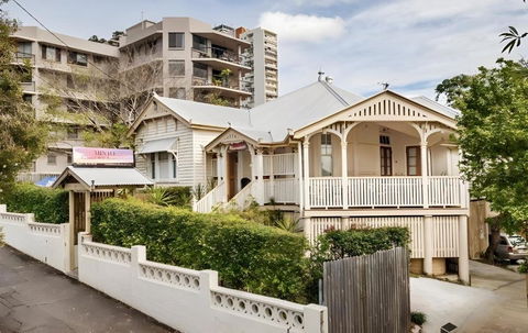 Minto Accommodation Brisbane - Accommodation Broadbeach 0