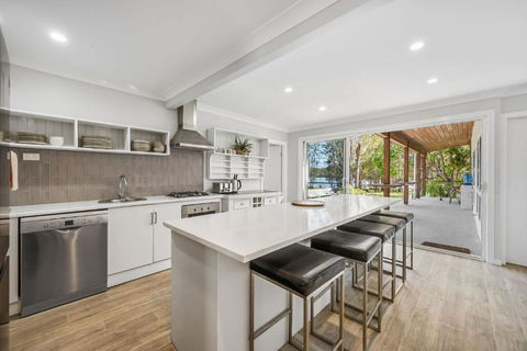 Mirror Bay - Accommodation Broadbeach 3