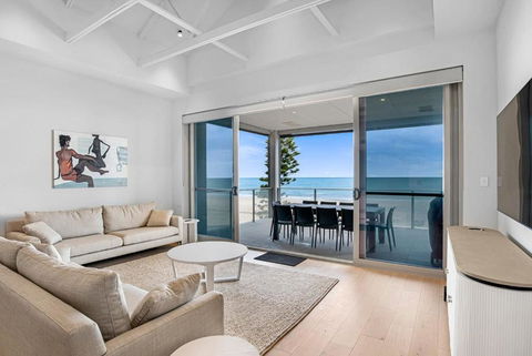 Moana Esplanade - Pure Beach Front 3 Bed Apt - Accommodation Broadbeach 0