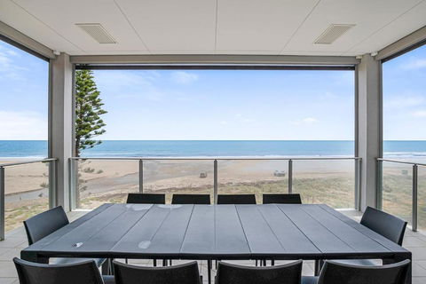 Moana Esplanade - Pure Beach Front 3 Bed Apt - Accommodation Broadbeach 2