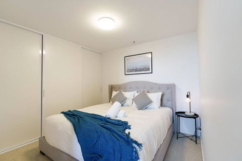 Modern 1 Bed Opposite Racecourse - Accommodation Broadbeach 1