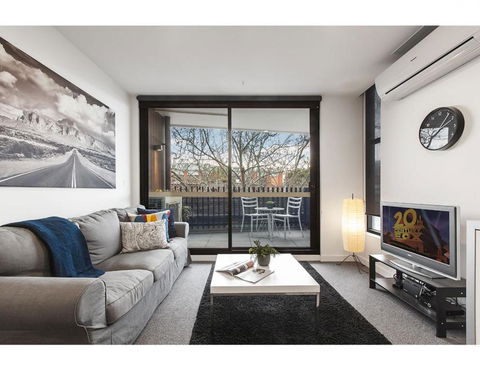 Modern 2 Bed Apartment In Trendy Collingwood - Accommodation Broadbeach 0