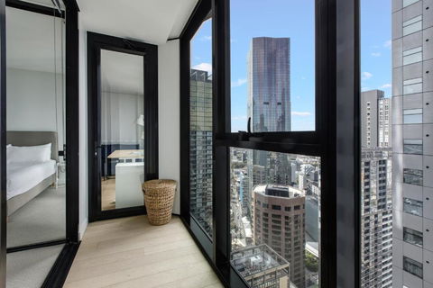 Modern Nomads Suites With Amazing View Near QV Market & Station - Accommodation Broadbeach 2