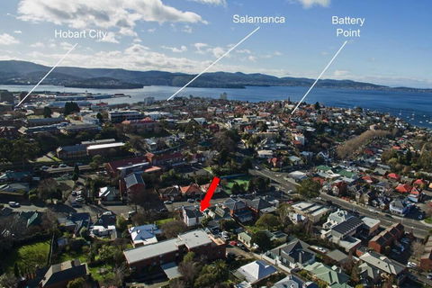 Modern Sandy Bay Apt - Close To Salamanca & CBD - Accommodation Broadbeach 1