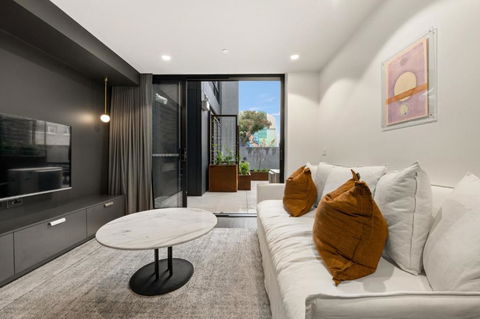 Modern Studio With BBQ Area - Accommodation Broadbeach 0