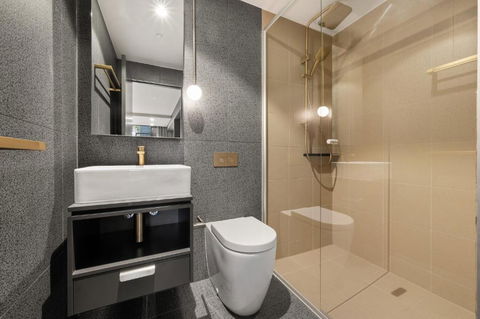 Modern Studio With BBQ Area - Accommodation Broadbeach 2