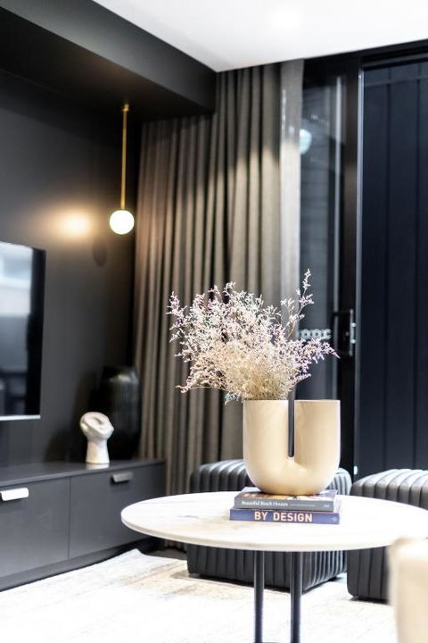 Modern Studio With BBQ Area - Accommodation Broadbeach 3