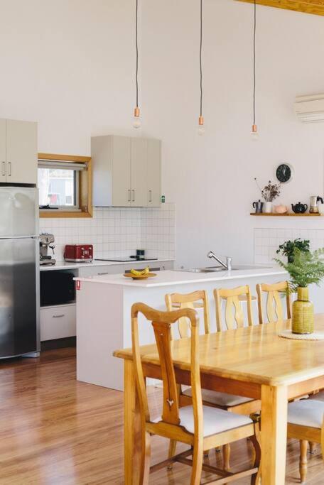 Modern Waterfront House At Susans Bay, Primrose - Accommodation Broadbeach 1