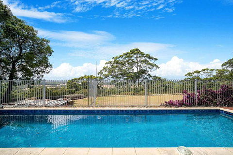 Moondyne Estate Exclusive & Pet Friendly Hilltop Retreat - Accommodation Broadbeach 0