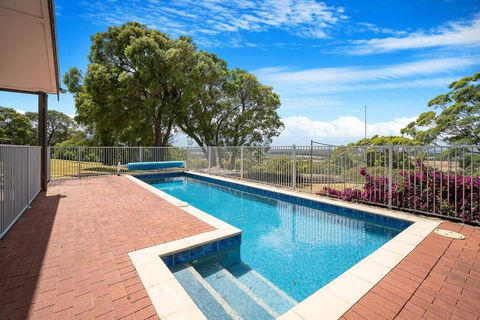 Moondyne Estate Exclusive & Pet Friendly Hilltop Retreat - Accommodation Broadbeach 1