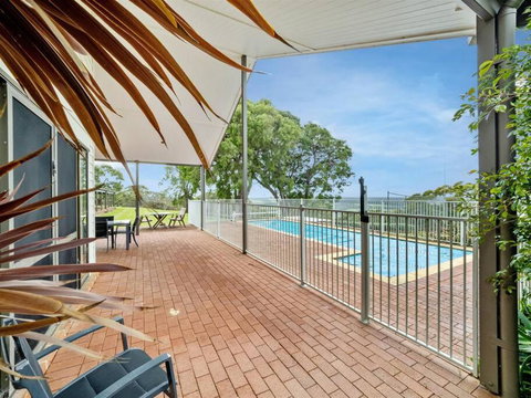 Moondyne Estate Exclusive & Pet Friendly Hilltop Retreat - Accommodation Broadbeach 2