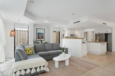Newly Renovated Home Steps From Sorrento Beach - Accommodation Broadbeach 1