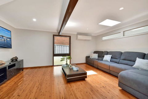 NEW PropertyBreezy Bayside Haven At Brightwaters - Accommodation Broadbeach 2