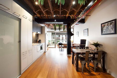 New York Warehouse By Sydney Dreams - Accommodation Broadbeach 0