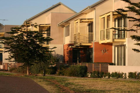 Newcastle Harbourside Terraces - Accommodation Broadbeach 0