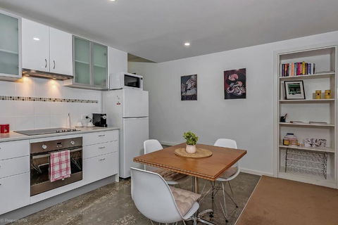 Mount Stuart Hideaway Walk To Restaurant Strip - Accommodation Broadbeach 3