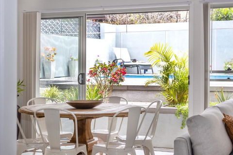 Narrawallee Beach House - Accommodation Broadbeach 2