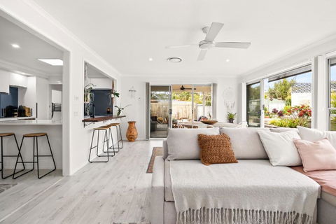 Narrawallee Beach House - Accommodation Broadbeach 3