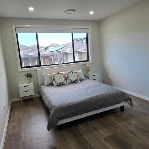 New 5x Bedroom The Ponds House - Accommodation Broadbeach 0
