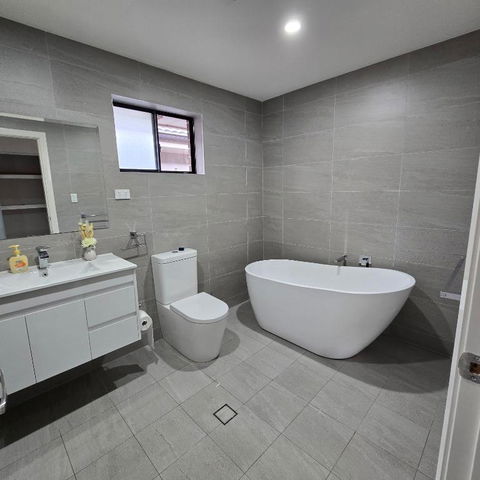 New 5x Bedroom The Ponds House - Accommodation Broadbeach 2