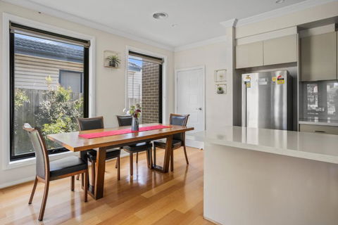 New Comfort House Near Box Hill - Accommodation Broadbeach 2