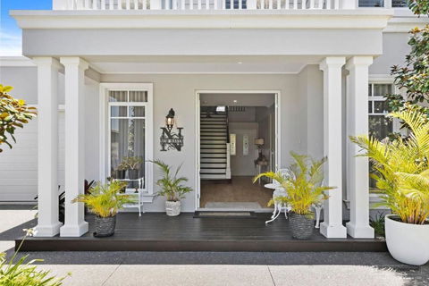 NEW HAVEN - Garden View Balcony - Accommodation Broadbeach 3