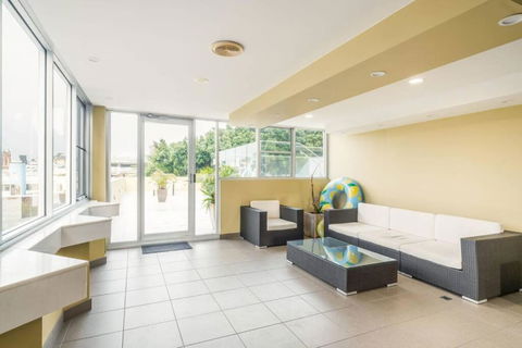 NEW! Ideal 1BR Beachside Studio With Pool - Accommodation Broadbeach 2