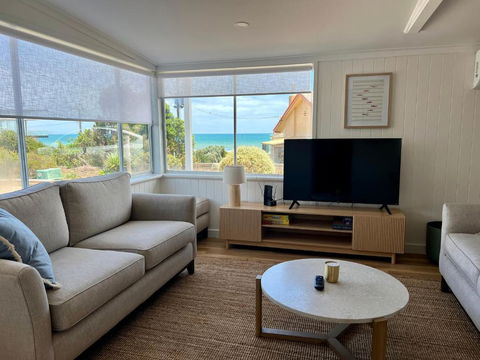 NEW Magpie Sands - 3 Bedroom Home - Downstairs Only, 1 Min Walk To Aldinga Beach - Accommodation Broadbeach 2