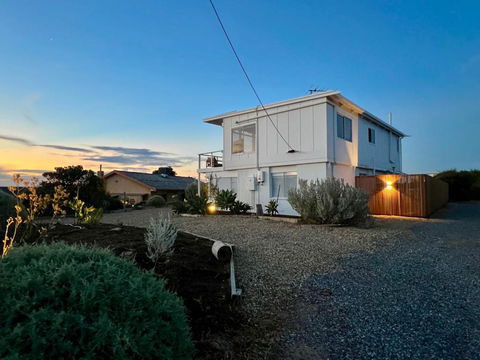 NEW Magpie Sands - 3 Bedroom Home - Downstairs Only, 1 Min Walk To Aldinga Beach - Accommodation Broadbeach 1