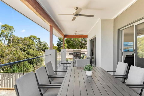 NEW - Sunrise Waters Holiday House - Accommodation Broadbeach 3