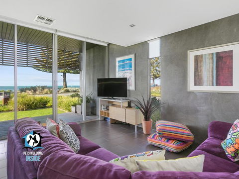 New York Loft Style Esplanade Retreat - Accommodation Broadbeach 3