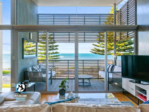 New York Loft Style Esplanade Retreat - Accommodation Broadbeach 0